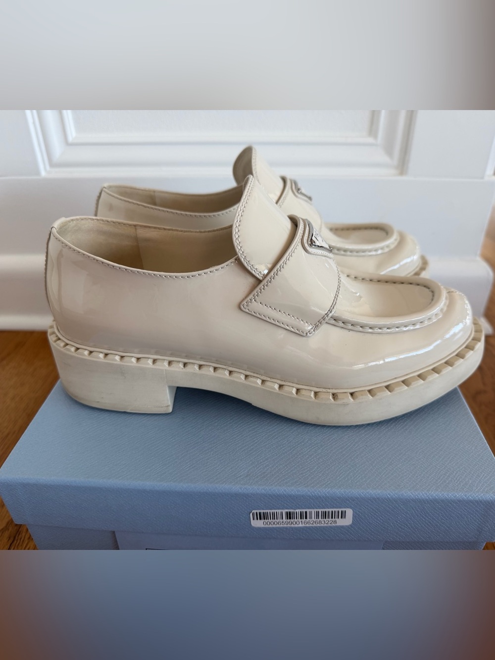 Prada Triangle Logo Patent leather platform loafer ivory, size 38 - Picture 7 of 9